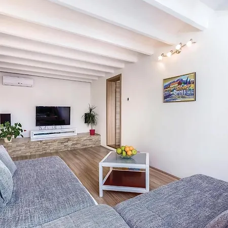 3 Bedroom Front In Appartamento