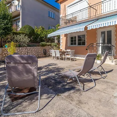 3 Bedroom Front In *