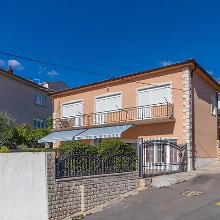 3 Bedroom Front In Appartamento Selce