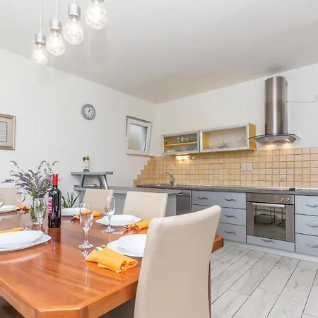 3 Bedroom Front In Apartment Selce