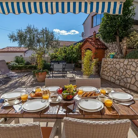 3 Bedroom Front In * Selce