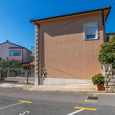 Apartment 3 Bedroom Front In *