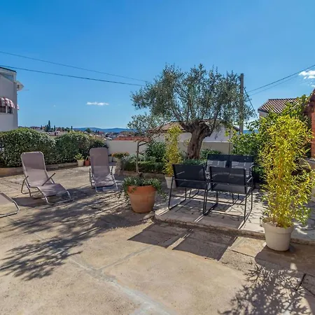 3 Bedroom Front In Apartment