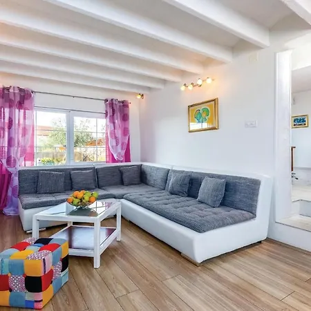 Beautiful In With Kitchen Apartment Selce