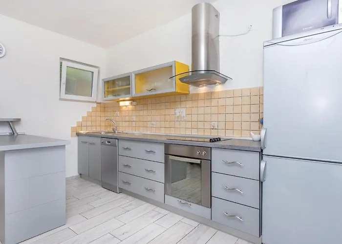 Apartman Gorgeous In With Wifi Selce